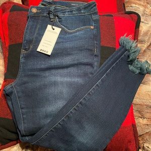 Judy Blue Shark Bite Skinny Jeans NWT